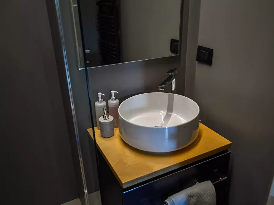 Immagine 25 di Appartamento in vendita  in Strada del Mainero 66 a Torino