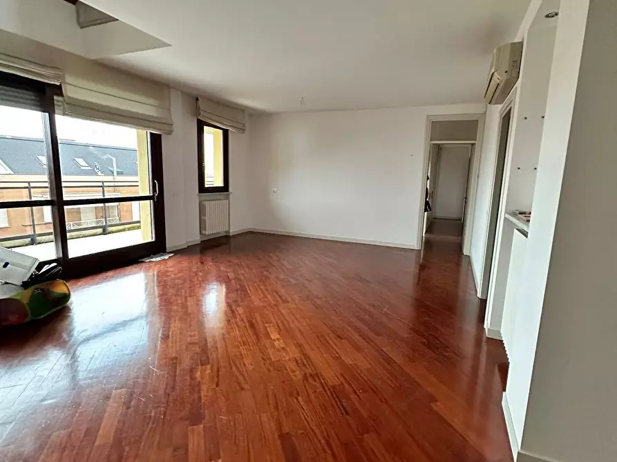Immagine 1 di Appartamento in vendita  in via rossini a Vigevano