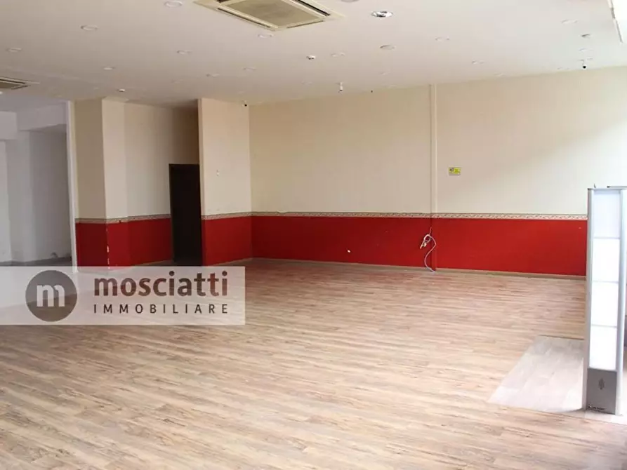 Immagine 4 di Locale commerciale   in Statale Muccese Nord a Esanatoglia