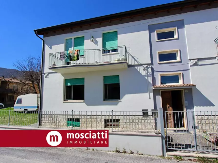 Immagine 2 di Appartamento in vendita  in Via Chiara Brugnola a Esanatoglia