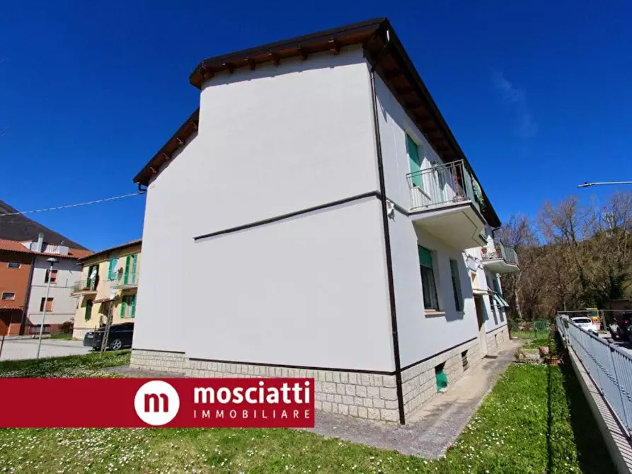 Immagine 3 di Appartamento in vendita  in Via Chiara Brugnola a Esanatoglia