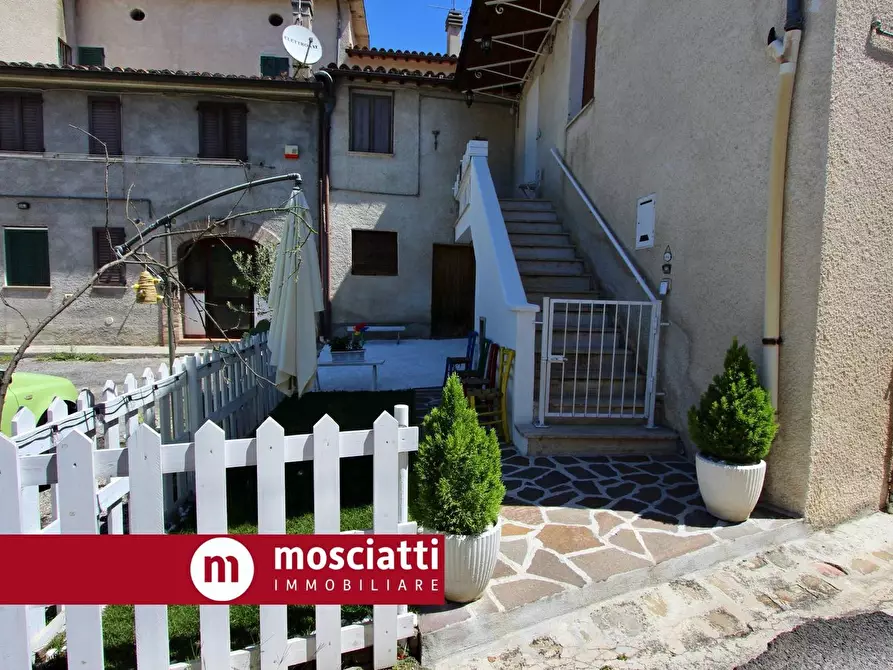 Immagine 2 di Casa indipendente in vendita  in Piane a Esanatoglia