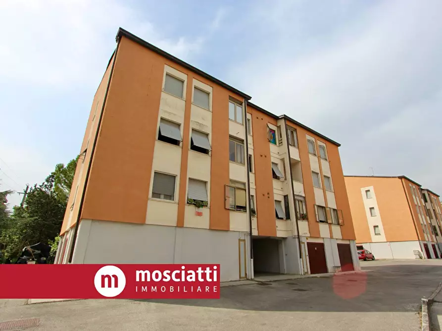 Immagine 1 di Appartamento in vendita  in Via Temistocle Sabbatini a Esanatoglia