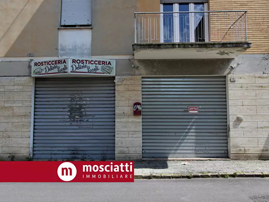 Immagine 1 di Locale commerciale in affitto  in Via Kennedy 34-36 a Esanatoglia