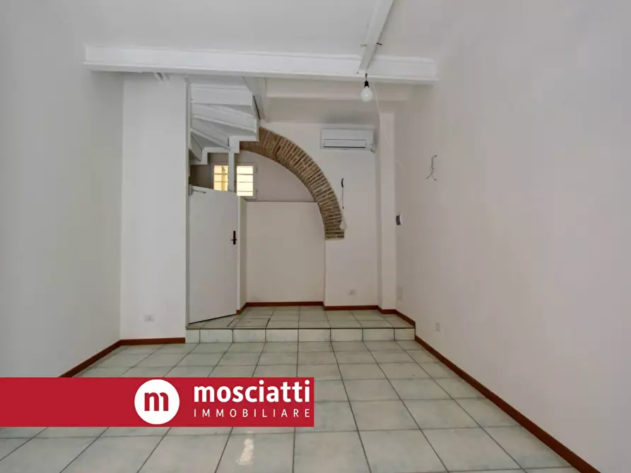 Immagine 4 di Casa indipendente in vendita  in Corso Vittorio Emanuele 42 a Esanatoglia