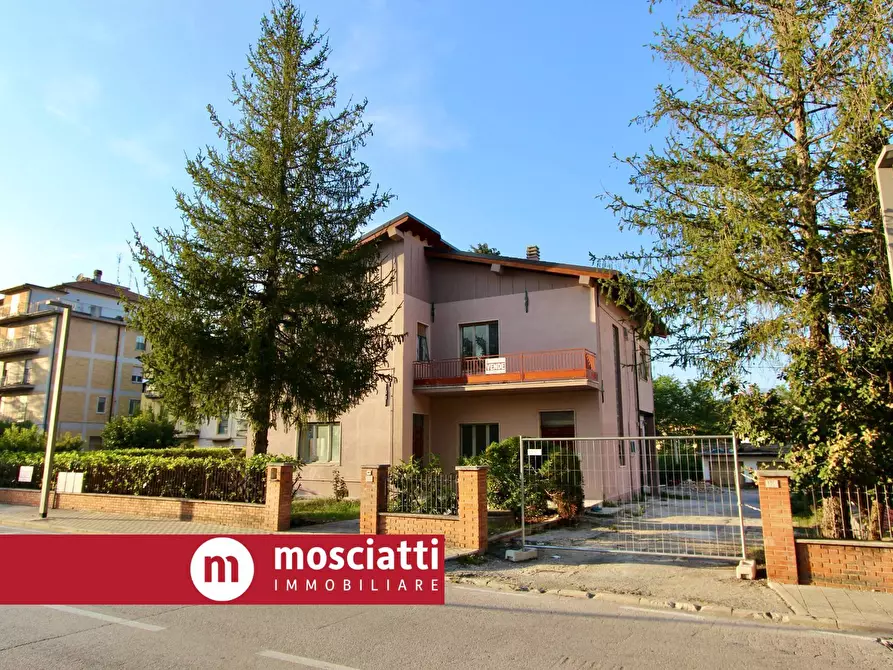 Immagine 1 di Casa indipendente in vendita  in Viale Europa a Castelraimondo