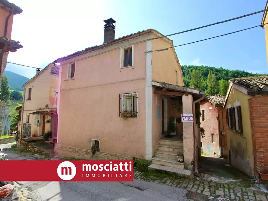 Immagine 2 di Casa indipendente in vendita  in Braccano a Esanatoglia