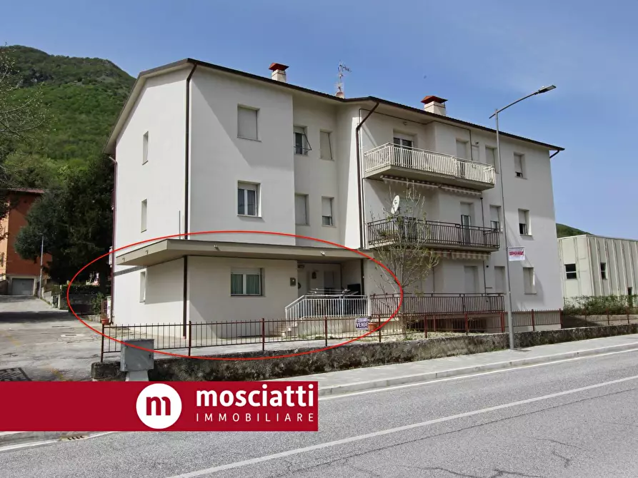 Immagine 1 di Appartamento in vendita  in Via Alberico Pacini 44 a Esanatoglia