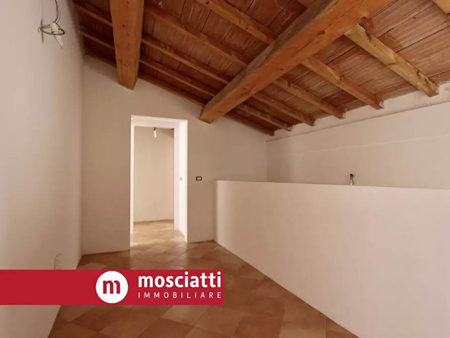 Immagine 6 di Casa indipendente in vendita  in Piazza Garibaldi 14 a Esanatoglia