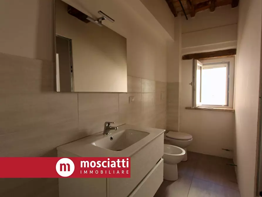 Immagine 7 di Casa indipendente in vendita  in Piazza Garibaldi 14 a Esanatoglia