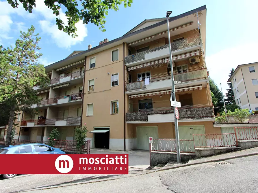 Immagine 2 di Appartamento in vendita  in Via G. Razzanti 7 a Esanatoglia