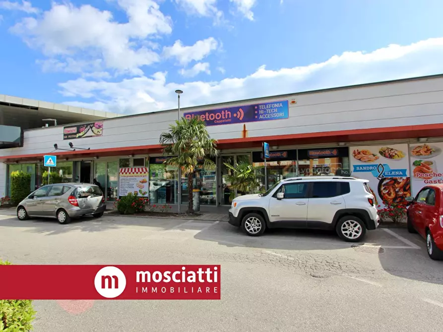 Immagine 1 di Locale commerciale in affitto  in Strada Statale Muccese Nord a Esanatoglia