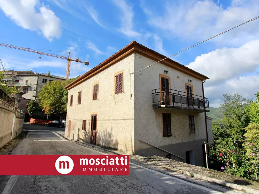 Immagine 1 di Casa indipendente in vendita  in Piazza Gabrielli 16 a Fabriano