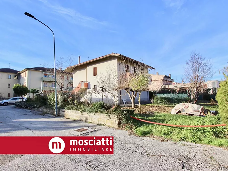 Immagine 2 di Villa in vendita  in Via Galli a Esanatoglia