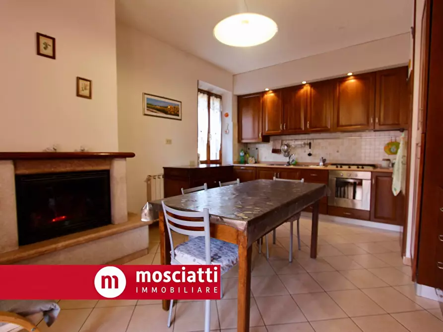 Immagine 5 di Villa in vendita  in Via Galli a Esanatoglia