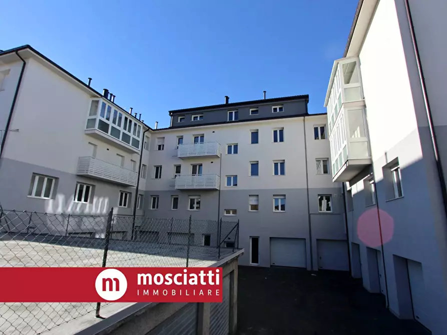 Immagine 3 di Attico in vendita  in Viale Cesare Battisti a Esanatoglia