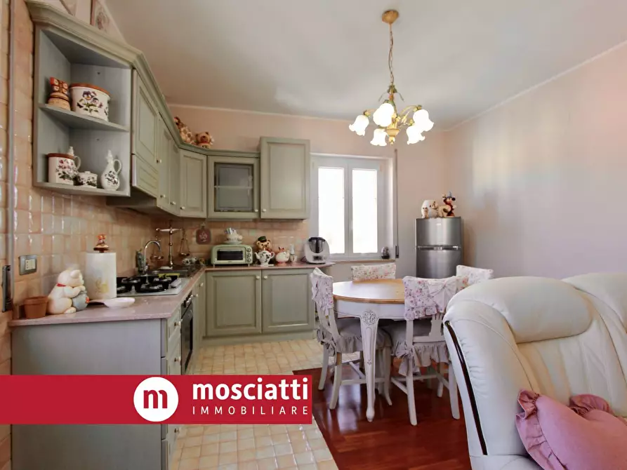 Immagine 5 di Appartamento in vendita  in Via Sfercia a Esanatoglia