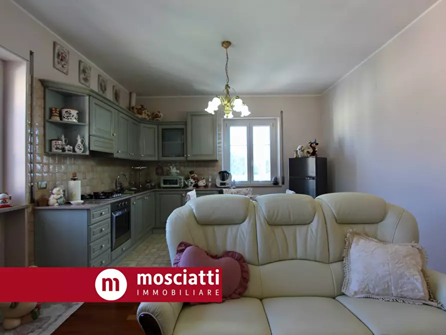 Immagine 4 di Appartamento in vendita  in Via Sfercia a Esanatoglia