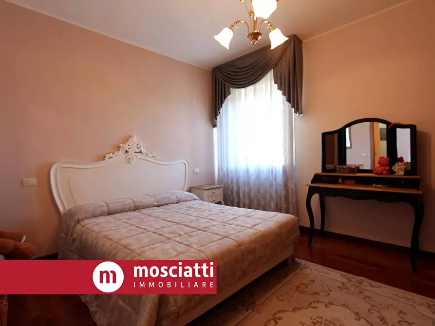 Immagine 7 di Appartamento in vendita  in Via Sfercia a Esanatoglia