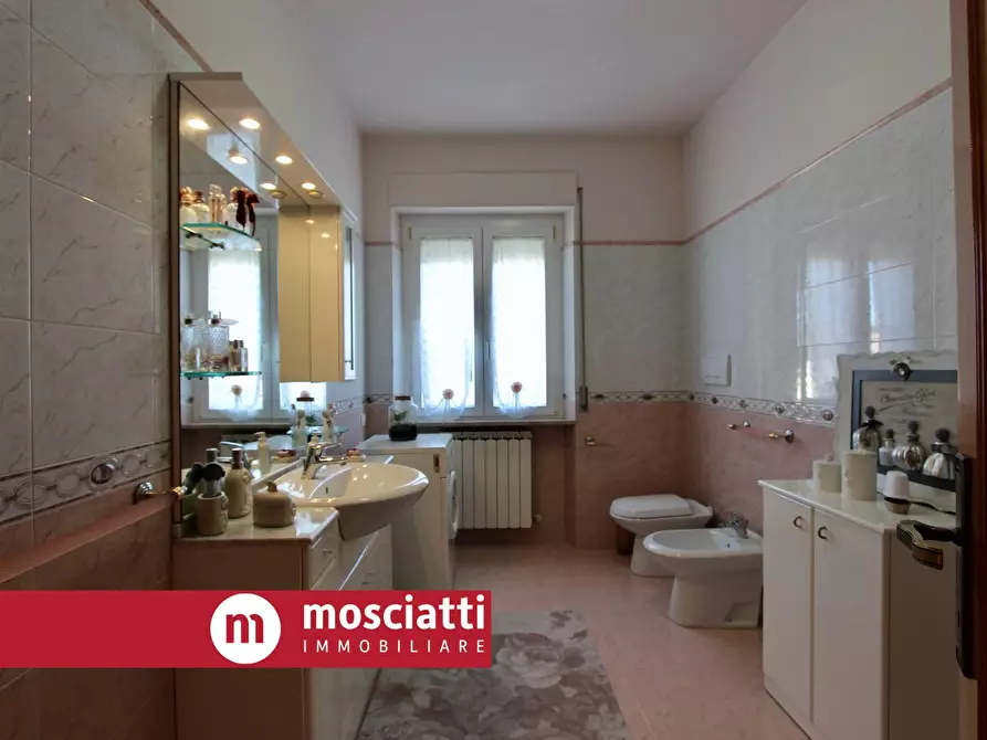 Immagine 9 di Appartamento in vendita  in Via Sfercia a Esanatoglia