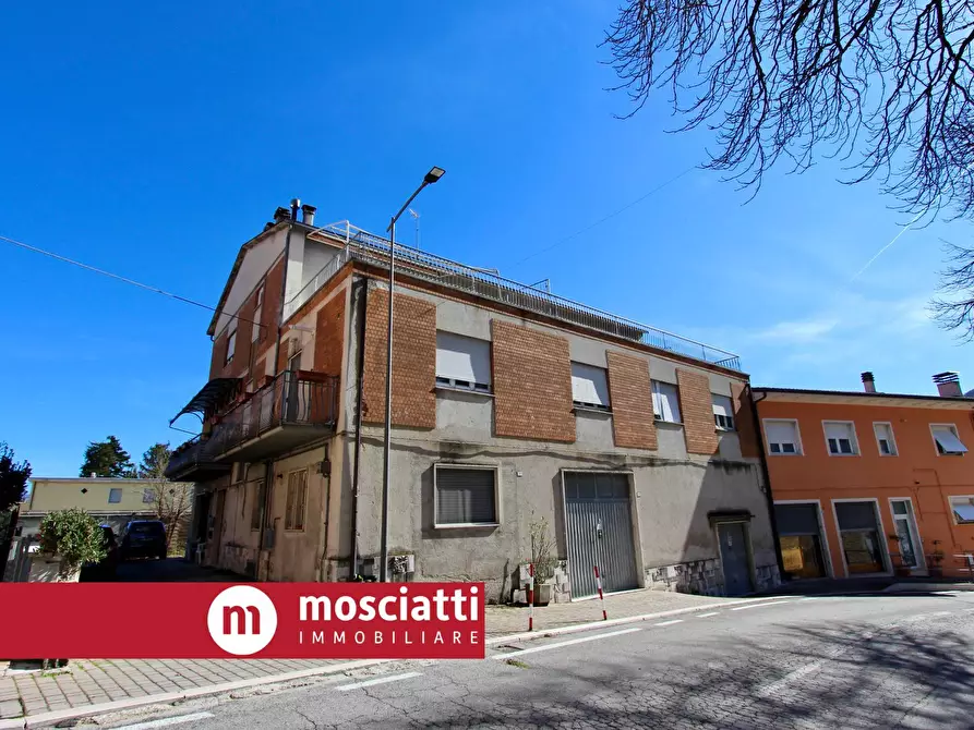 Immagine 2 di Appartamento in vendita  in Via Sfercia a Esanatoglia