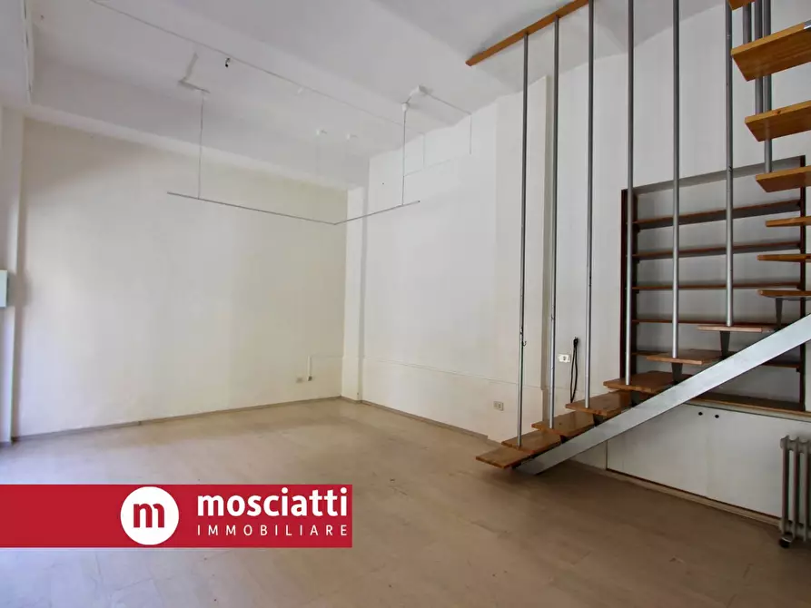 Immagine 4 di Locale commerciale in affitto  in Corso Vittorio Emanuele 60 a Esanatoglia
