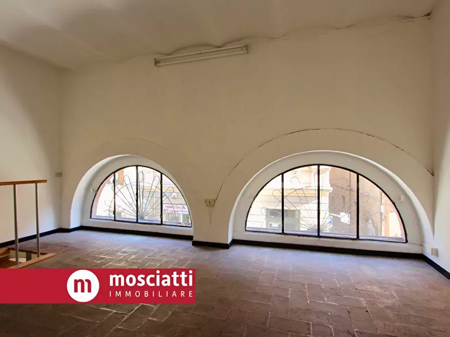 Immagine 5 di Locale commerciale in affitto  in Corso Vittorio Emanuele 60 a Esanatoglia
