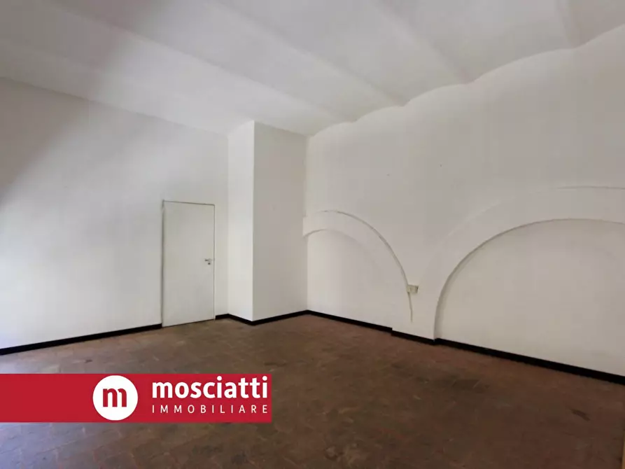 Immagine 6 di Locale commerciale in affitto  in Corso Vittorio Emanuele 60 a Esanatoglia
