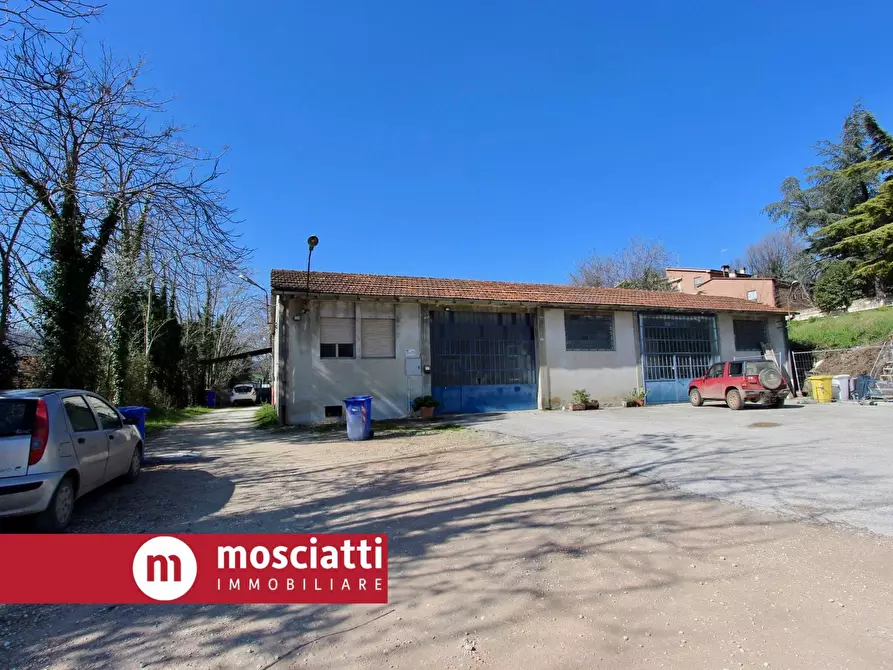 Immagine 3 di Capannone industriale in vendita  in Via Fratelli Acciaccaferri a San Severino Marche