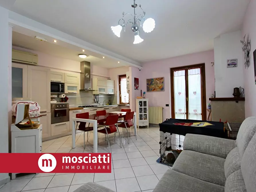 Immagine 3 di Appartamento in vendita  in Via F. Nuzi 12 a Esanatoglia