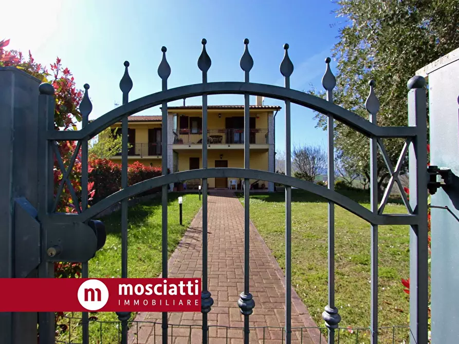 Immagine 2 di Villa in vendita  in Località Montagnano 22 a Camerino