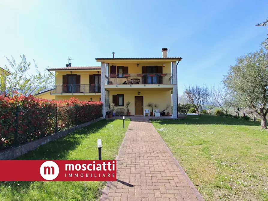 Immagine 3 di Villa in vendita  in Località Montagnano 22 a Camerino