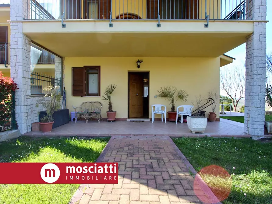 Immagine 5 di Villa in vendita  in Località Montagnano 22 a Camerino