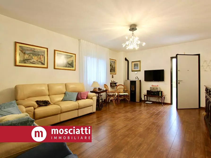 Immagine 9 di Villa in vendita  in Località Montagnano 22 a Camerino