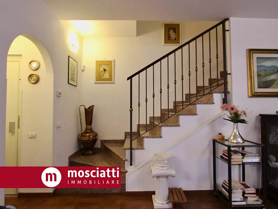 Immagine 11 di Villa in vendita  in Località Montagnano 22 a Camerino