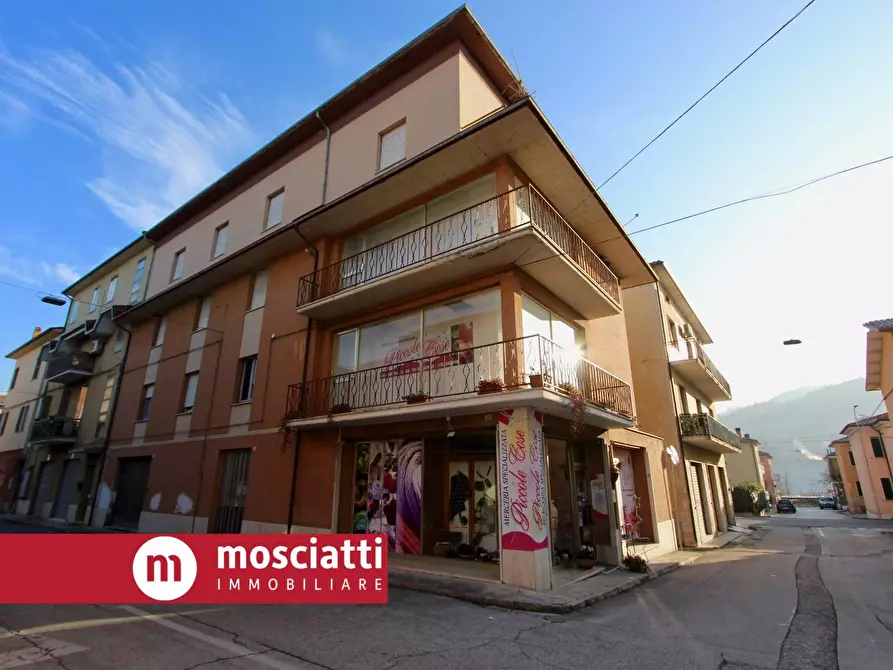 Immagine 3 di Locale commerciale in vendita  in Via IV Novembre a Castelraimondo
