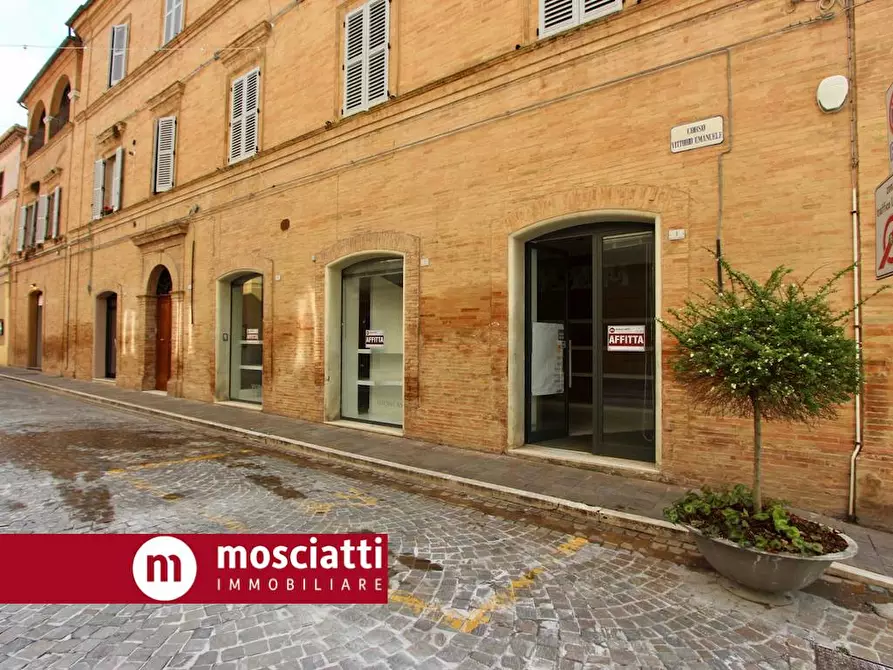 Immagine 1 di Locale commerciale in affitto  in Corso Vittorio Emanuele 1 a Esanatoglia