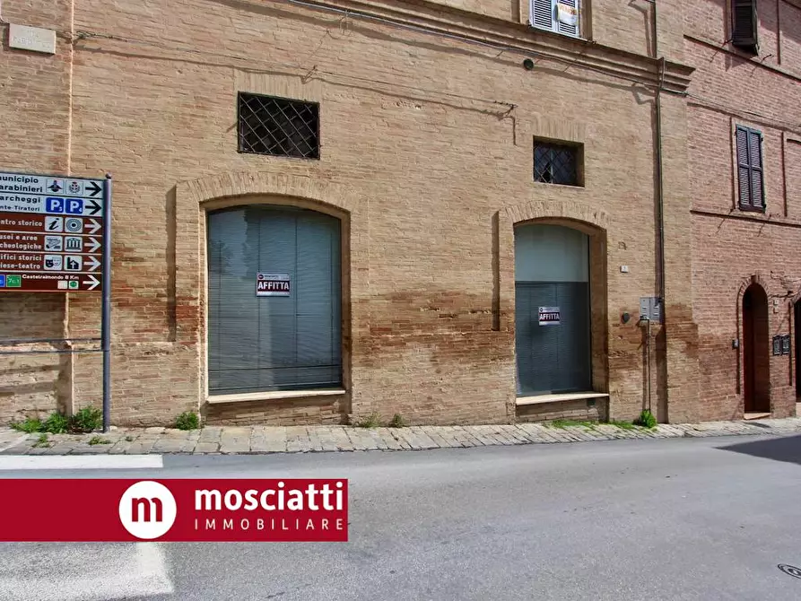 Immagine 3 di Locale commerciale in affitto  in Corso Vittorio Emanuele 1 a Esanatoglia