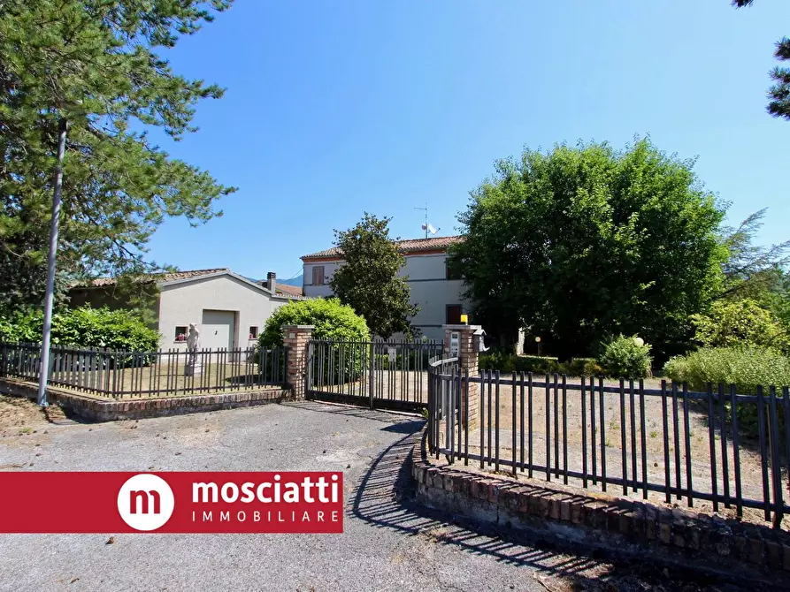 Immagine 2 di Villa in vendita  in Via Aristide Merloni 35 a Esanatoglia