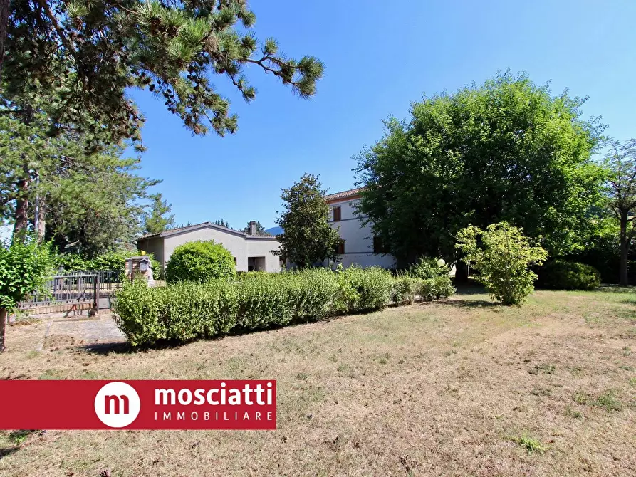 Immagine 3 di Villa in vendita  in Via Aristide Merloni 35 a Esanatoglia