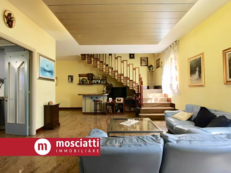 Immagine 6 di Villa in vendita  in Via Aristide Merloni 35 a Esanatoglia