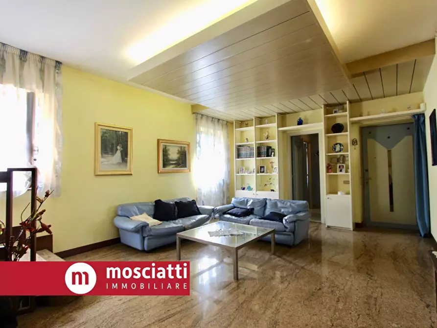 Immagine 7 di Villa in vendita  in Via Aristide Merloni 35 a Esanatoglia