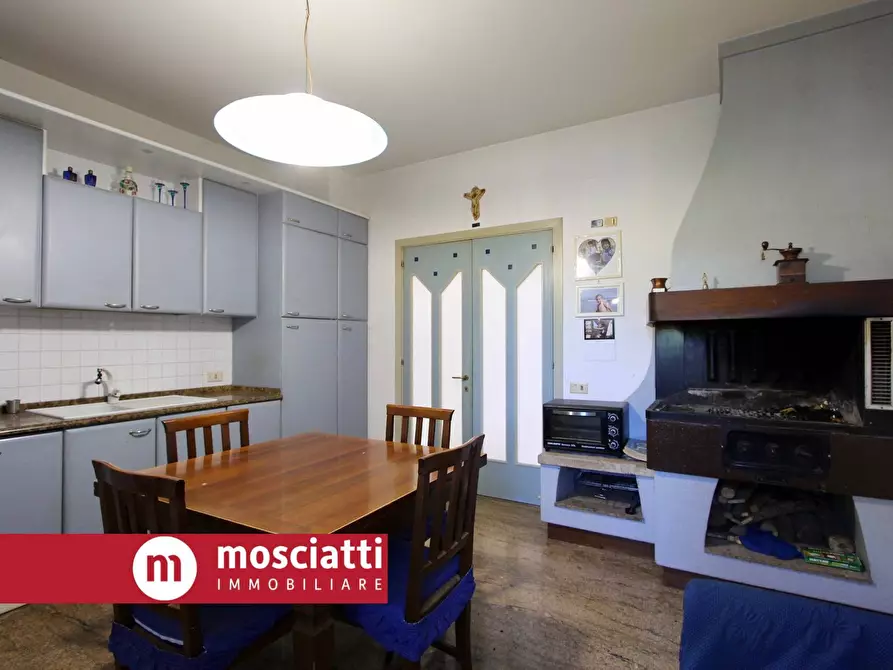 Immagine 9 di Villa in vendita  in Via Aristide Merloni 35 a Esanatoglia