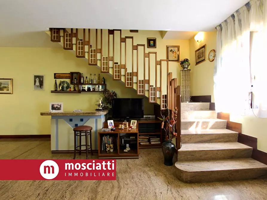 Immagine 11 di Villa in vendita  in Via Aristide Merloni 35 a Esanatoglia