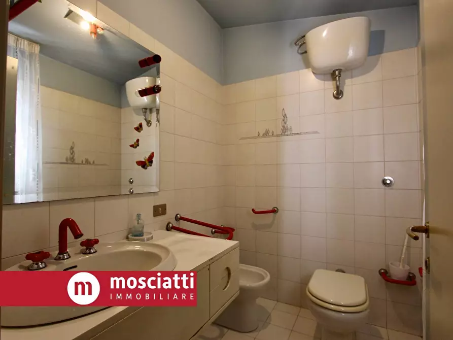 Immagine 16 di Villa in vendita  in Via Aristide Merloni 35 a Esanatoglia