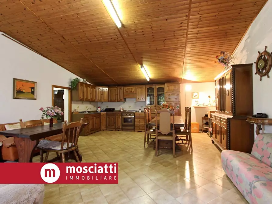 Immagine 18 di Villa in vendita  in Via Aristide Merloni 35 a Esanatoglia