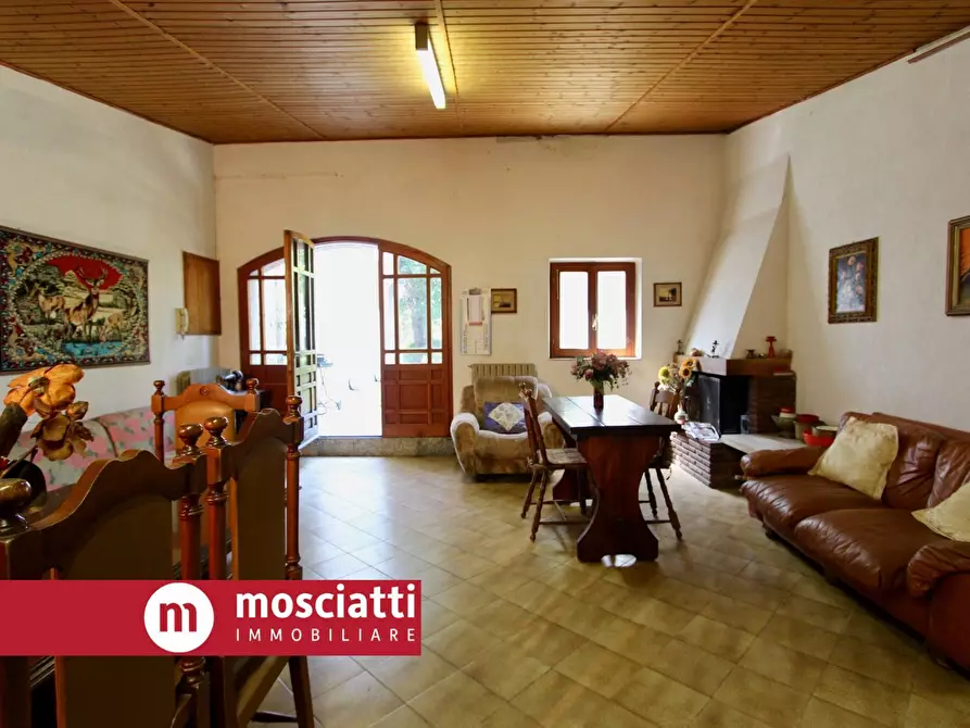 Immagine 20 di Villa in vendita  in Via Aristide Merloni 35 a Esanatoglia