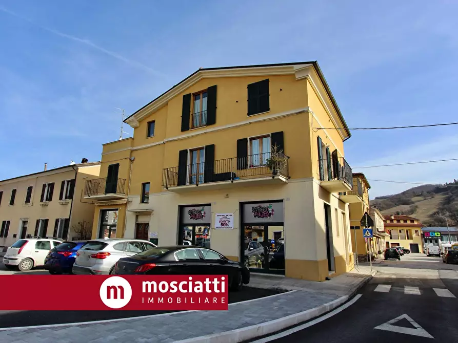 Immagine 1 di Appartamento in vendita  in Piazza XXIV Maggio a Castelraimondo