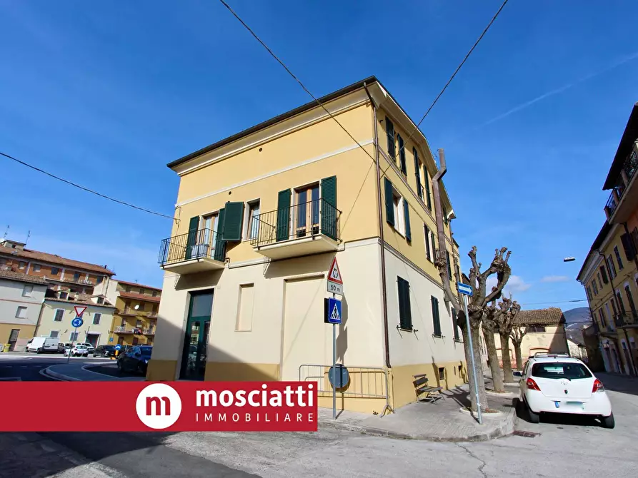 Immagine 3 di Locale commerciale in vendita  in Piazza XXIV Maggio a Castelraimondo