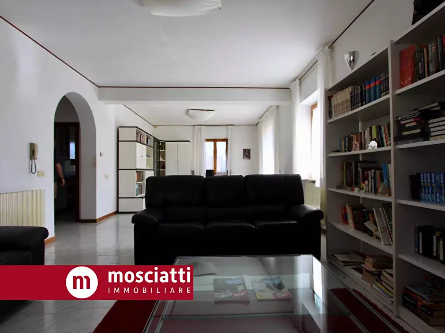 Immagine 9 di Appartamento in vendita  in Via Spontini 1 a Fiuminata